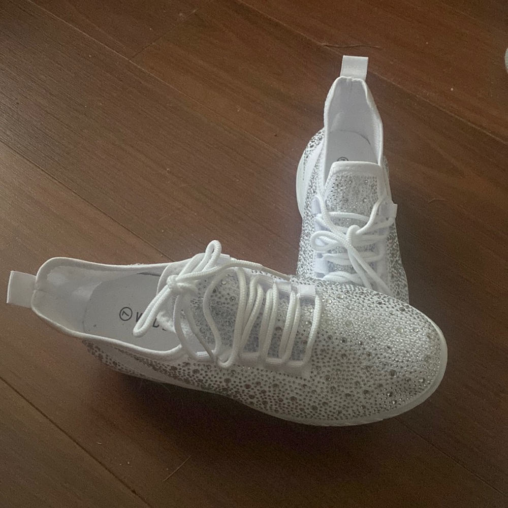 💕 NWT WHITE BEDAZZLED Sparkle Sneakers ✨ size 7 - Picture 2 of 8